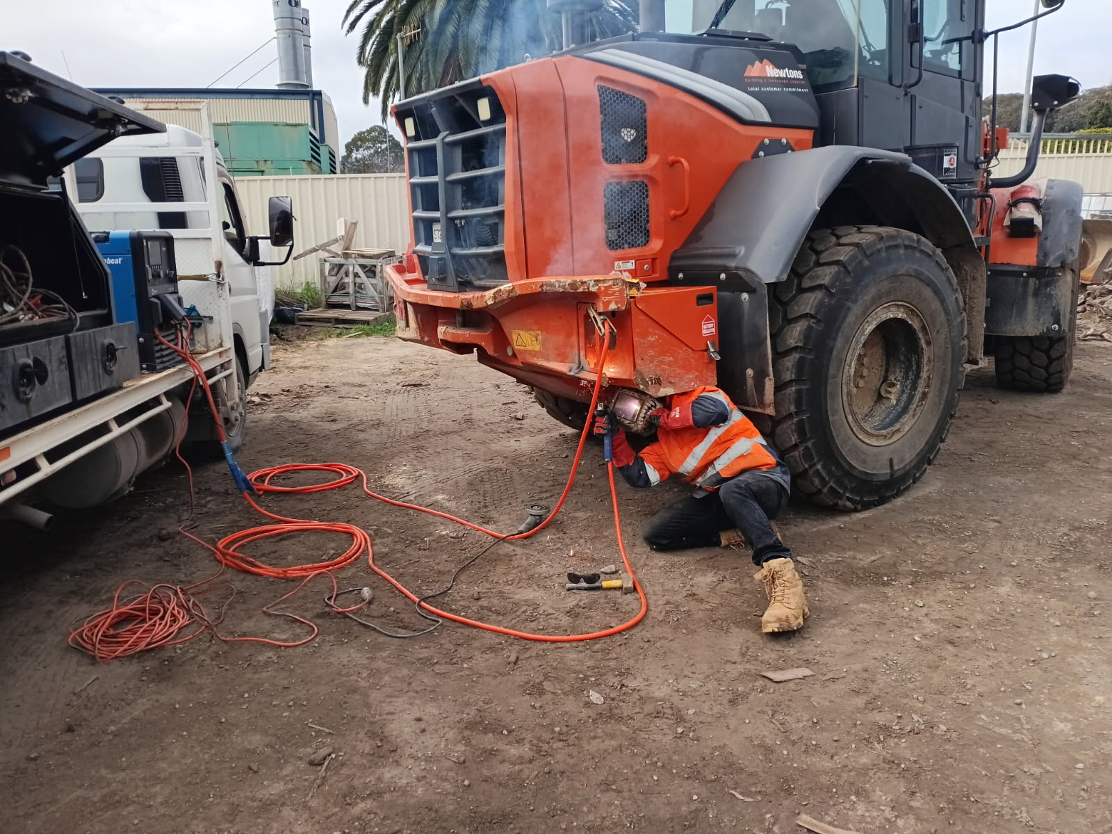 On-site welding on a wheel loader