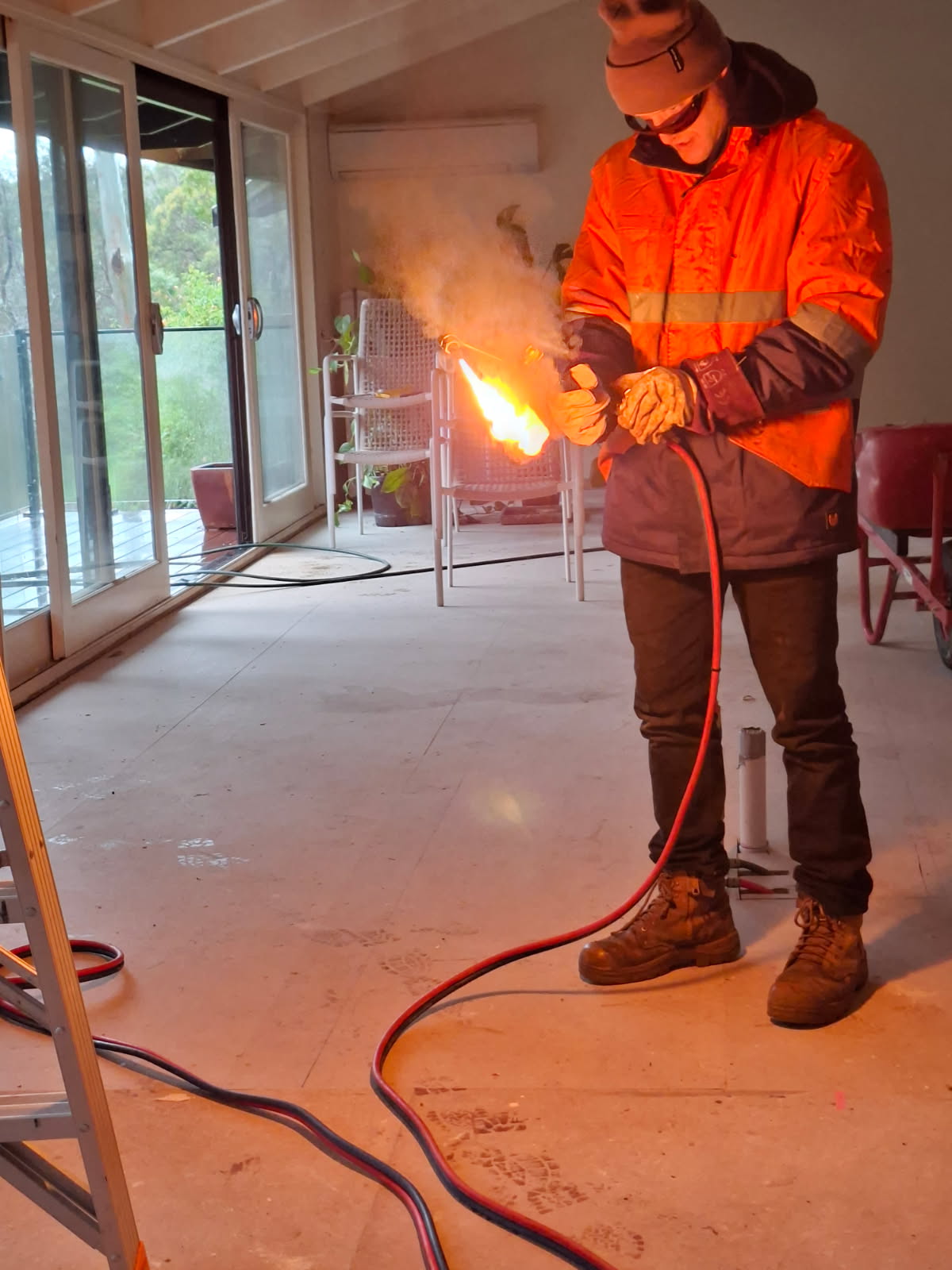 Oxy-acetylene torch cutting of heavy steel